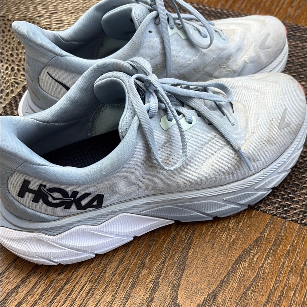 HOKA Arahi 6